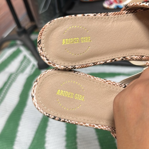 Slip on shoes size 7.5 - Picture 4 of 7